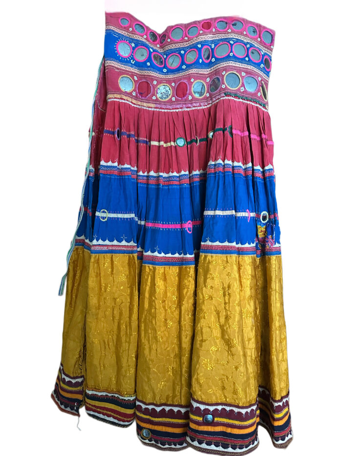 Falda Antigua Tribal  bordada Kutch